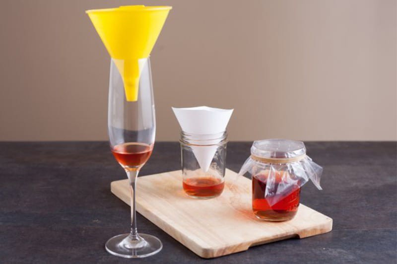 Как избавиться от мошек на кухне – пошаговая инструкция с ловушками и без