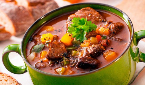 Какое мясо должно быть на новогоднем столе 2019: можно есть свинину на Новый год?