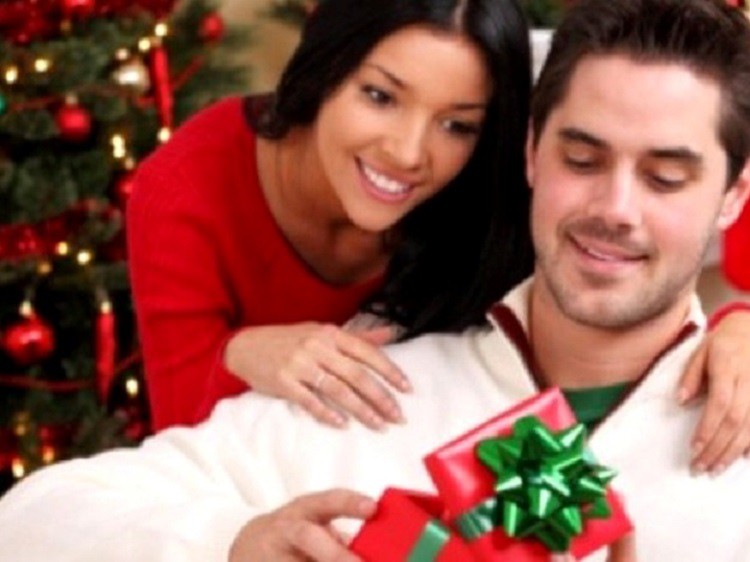 Что подарить мужу на Новый год 2019 — недорогие и оригинальные идеи подарков