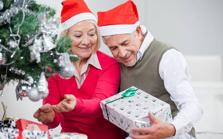 Что дарить родителям на Новый Год 2019 — лучшие идеи подарков