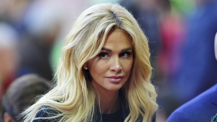 Кто отец ребенка Виктории Лопыревой