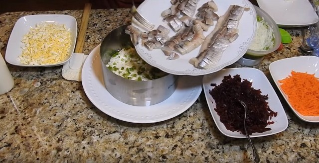 Классический рецепт: Селедка под шубой 2018 пошагово, фото и видео, новогодние салаты 2019