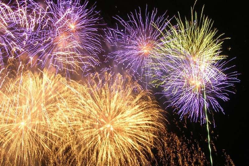 Салют в Москве на Новый год 2019: во сколько, откуда лучше смотреть, площадки, салют и фейерверк с 31 декабря на 1 января 2019 Салют в Москве на Новый год 2019: во сколько, откуда лучше смотреть, площадки, салют и фейерверк с 31 декабря на 1 января 2019
