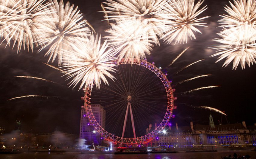 Салют в Москве на Новый год 2019: во сколько, откуда лучше смотреть, площадки, салют и фейерверк с 31 декабря на 1 января 2019