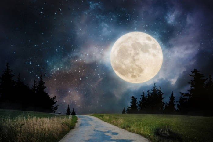 Астрологи рассказали, как загадывать желания на Полнолуние в сентябре 2019