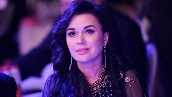 Анастасию Заворотнюк ввели в медикаментозную кому