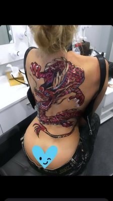 Оля Полякова украсила свое тело огромной татуировкой