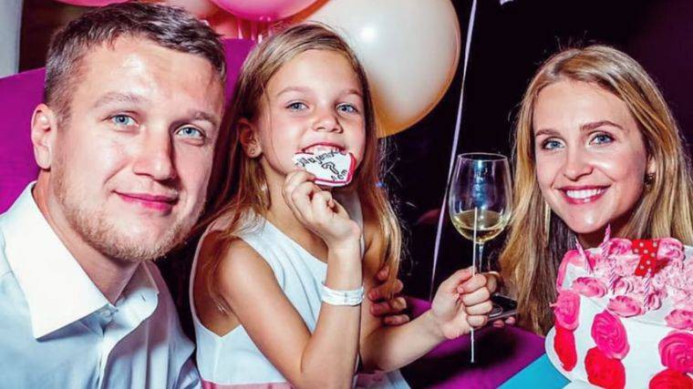 Дочь Елены Дудиной и Анатолия Руденко очень похожа на своего знаменитого папу