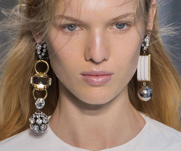 Модные аксессуары позволят выглядеть стильно осенью и зимой 2019 и 2020 года