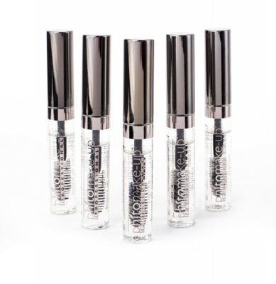 Эксперты назвали шесть полезных новинок декоративной косметики