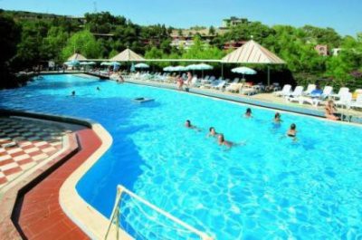 Эксперты рассказали, почему опасно плавать в бассейне