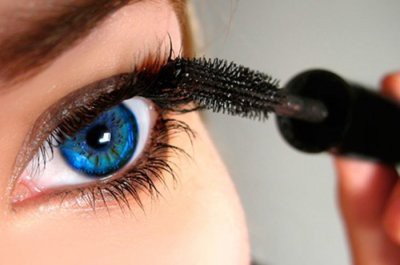Дерматологи рассказали, вредно ли пользоваться тушью каждый день
