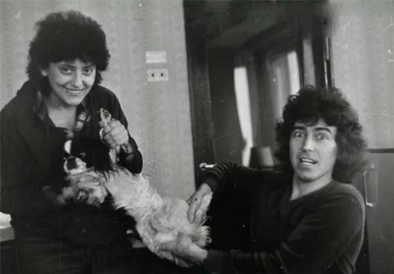 Валерий Леонтьев верен своей жене уже 40 лет, хотя ее внешность вызывает много вопросов у поклонников певца