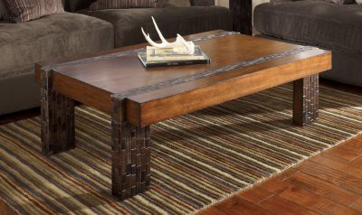 Эзотерики рассказали, какие вещи нельзя оставлять на ночь на столе