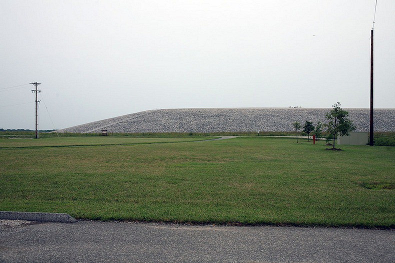 Купол Рунит - радиоактивная воронка США