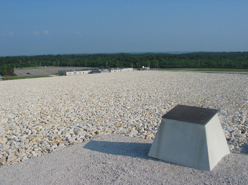 Купол Рунит - радиоактивная воронка США