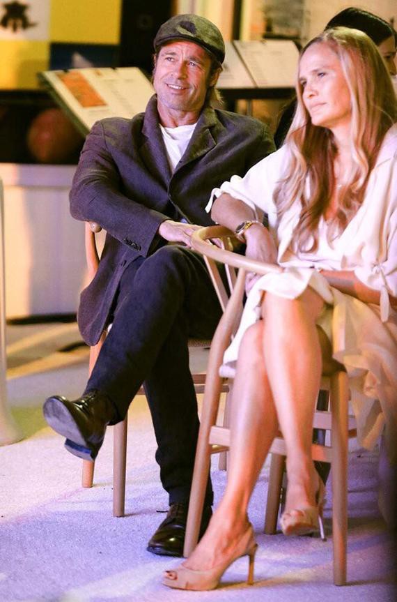 Фотографии новой 50-летней пассии Брэда Питта появились в Сети