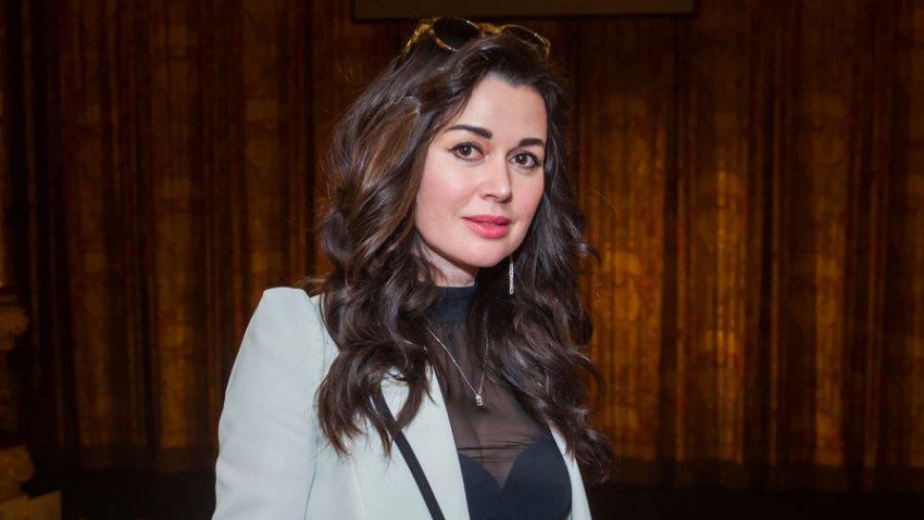 Анастасию Заворотнюк ввели в медикаментозную кому