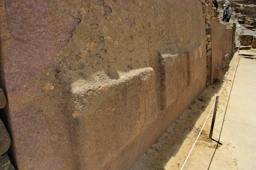 Отслоения на геополимерных блоках в Перу