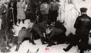 Разбор всех фотографий поисковиков группы Дятлова