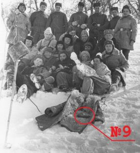 Разбор всех фотографий поисковиков группы Дятлова