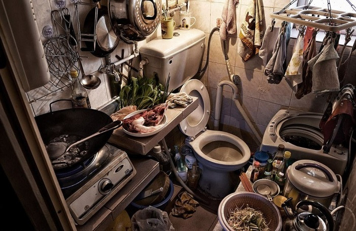 «Клетки-гробы» площадью 2 кв м. Жизнь по-гонконгски