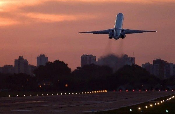 Все больше молодых россиян хотят уехать из России в Европу и США