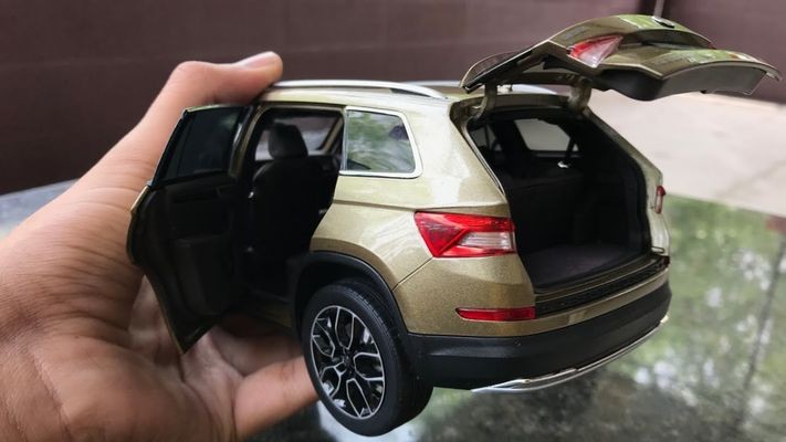 В День автомобилиста 27 октября 2019 года можно поздравить оригинальным тематическим подарком