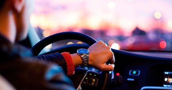 В День автомобилиста 27 октября 2019 года можно поздравить оригинальным тематическим подарком