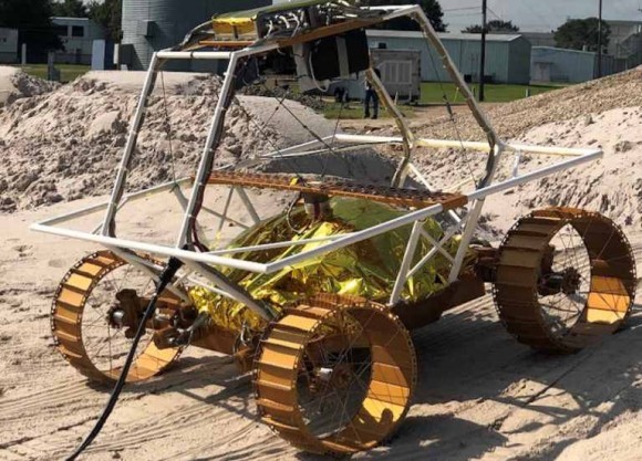 НАСА намерено составить «водную карту» Луны