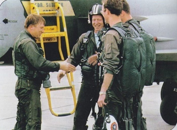 Как сложилась жизнь советского лётчика-истребителя, прорвавшегося за «железный занавес»