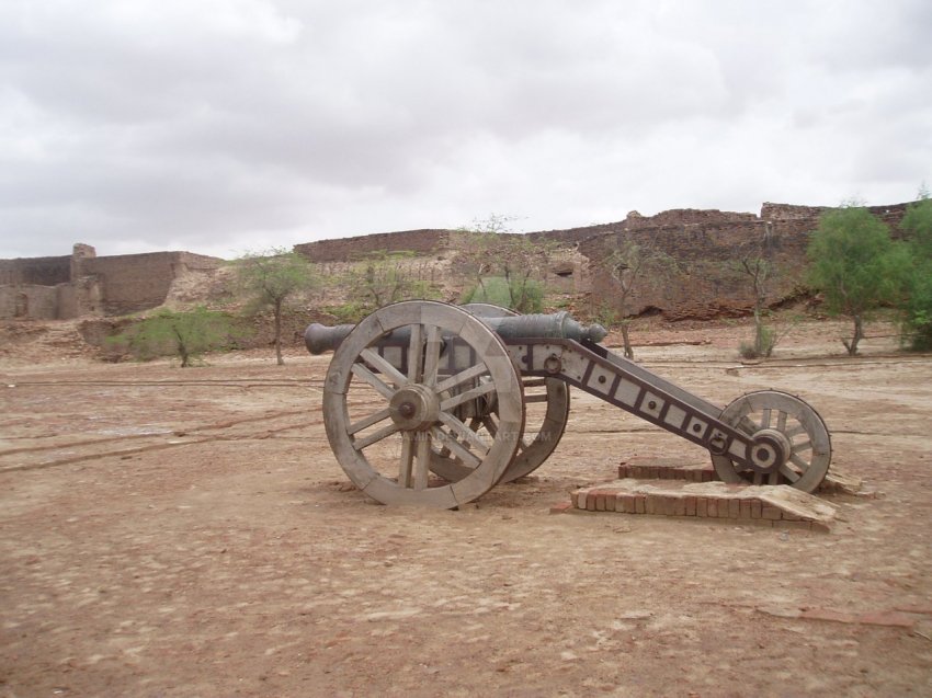 Великий Форт Деравар: оборонительная крепость Пакистана