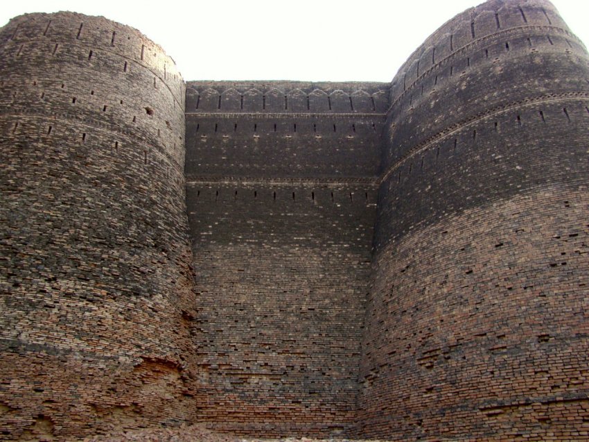 Великий Форт Деравар: оборонительная крепость Пакистана