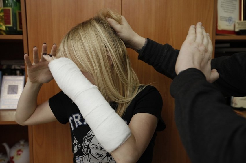 Закон о бытовом насилии обещают ввести в России до конца 2019 года