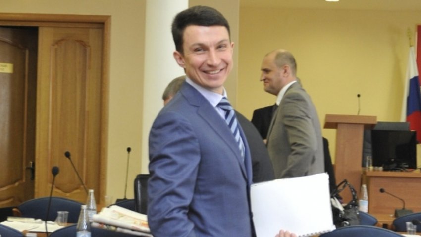 Денег нам не нужно, работу нам давай: кто из российских политиков согласен работать бесплатно