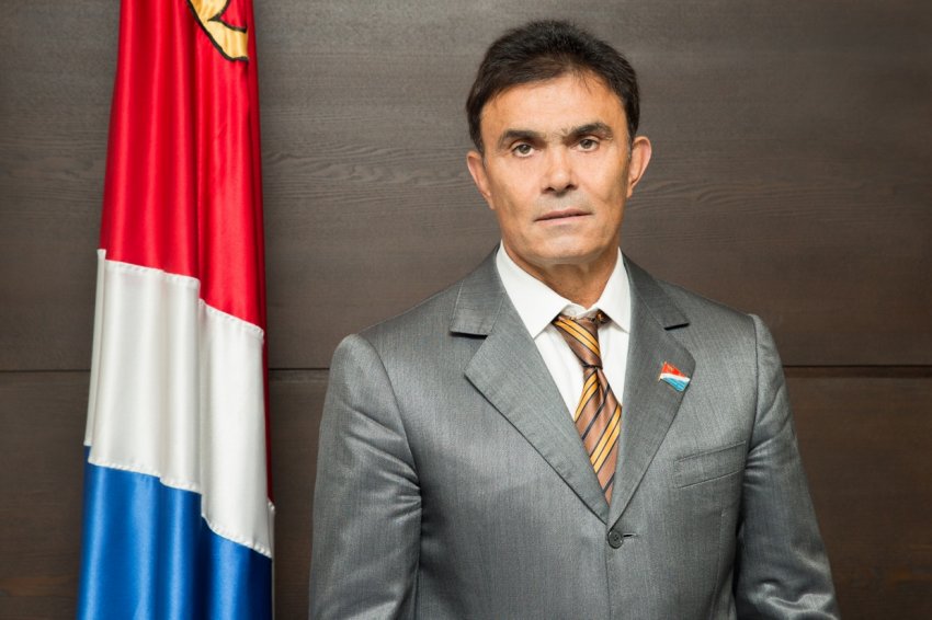 Денег нам не нужно, работу нам давай: кто из российских политиков согласен работать бесплатно