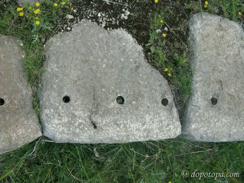 Загадка допотопных отверстий в каменных глыбах