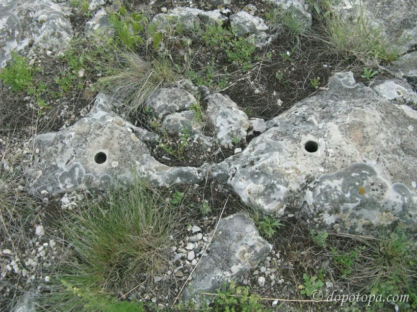 Загадка допотопных отверстий в каменных глыбах