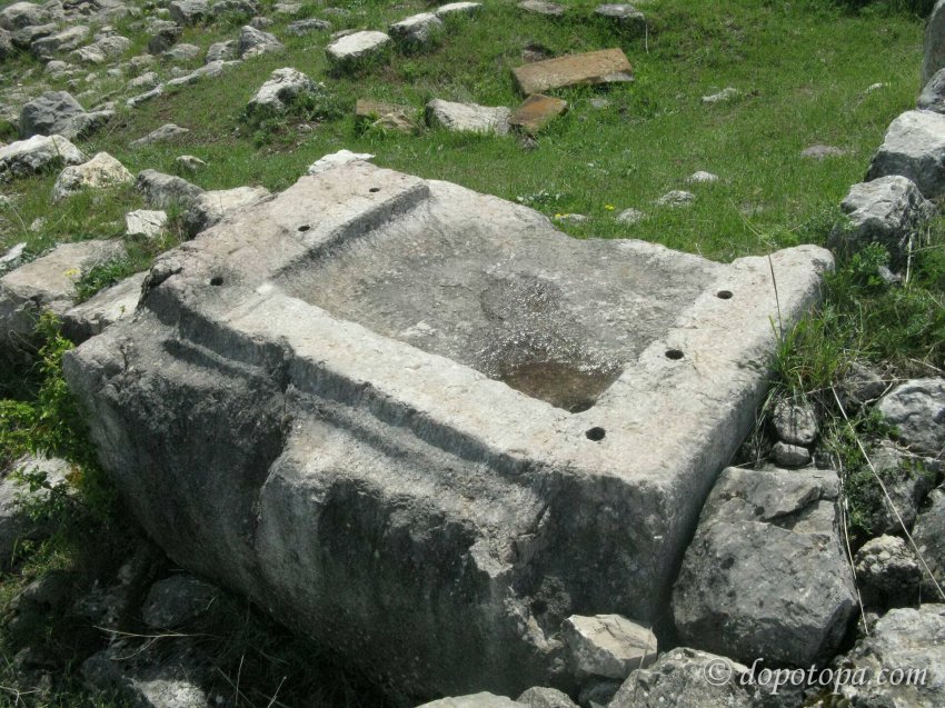 Загадка допотопных отверстий в каменных глыбах