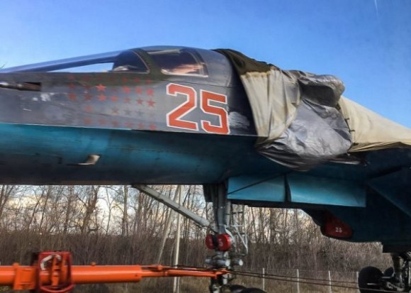 «Только в России»: Американские СМИ удивились транспортировке Су-34 по автодороге «Только в России»: Американские СМИ удивились транспортировке Су-34 по автодороге