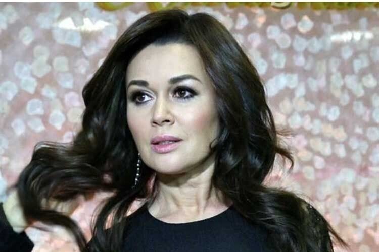 Измождённый муж Анастасии Заворотнюк появился на публике впервые за последние несколько месяцев