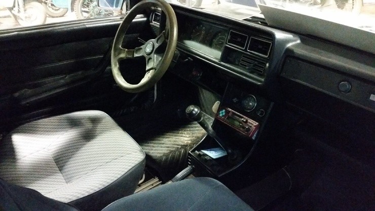 Ржавая «семерка» Дмитрия Медведева стоит немалых денег