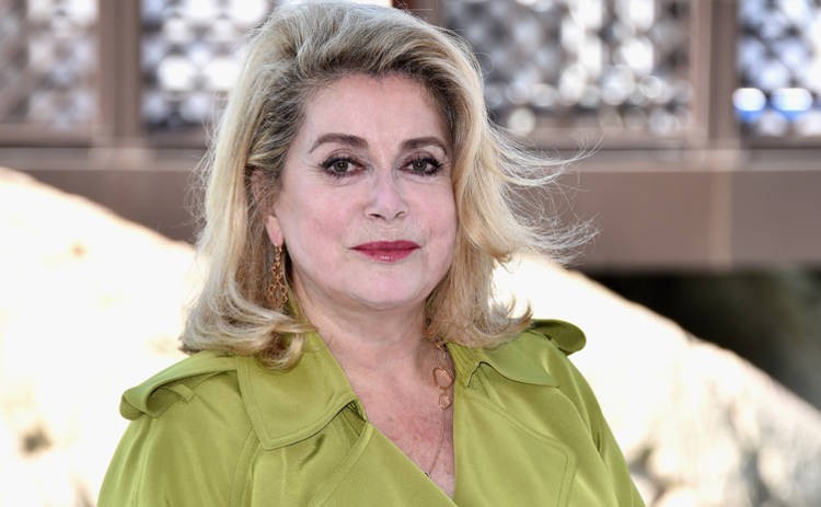 Катрин Денев госпитализирована и до сих пор находится в плохом состоянии