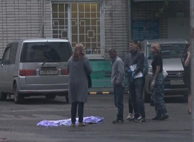 Самочувствие, выжившего ребенка при падении с 9-го этаж остается тяжелым