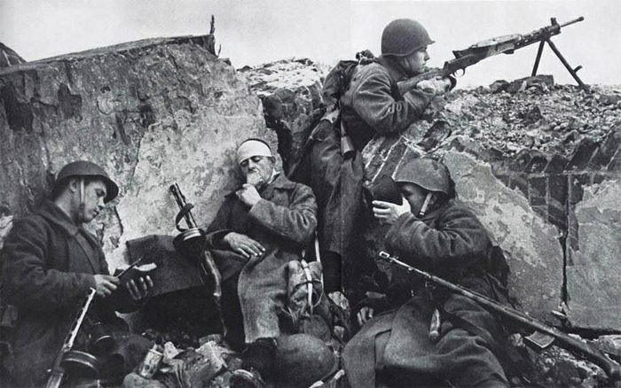 Немецкие диверсанты, переодетые в советскую военную форму, сыграли важную роль во многих военных операциях