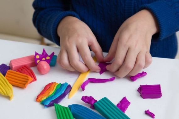 Врачи вернули слух пожилой женщине, вытащив из ушей пластилиновые беруши