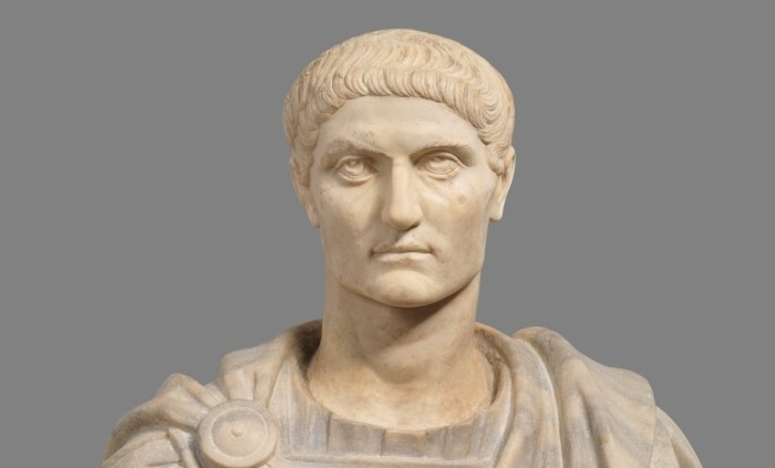 Золотые кресты и одежды: откуда пошла православная атрибутика?