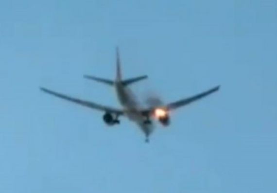 В США «Боинг» вернулся в аэропорт после загорания двигателя