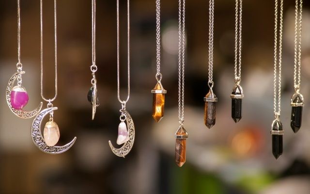 Какие талисманы следует носить знакам Зодиака на удачу