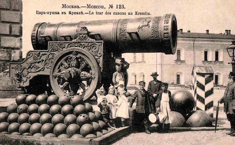 Царь-пушка в Кремле - это бомбарда, и стреляла она один раз